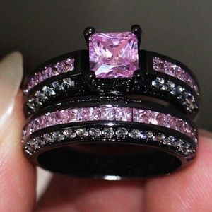 Size 9 Fashion jewelry ring black pink